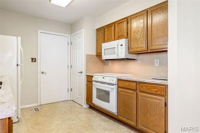 3126 Autumn Trace Drive, Maryland Heights, MO 63043