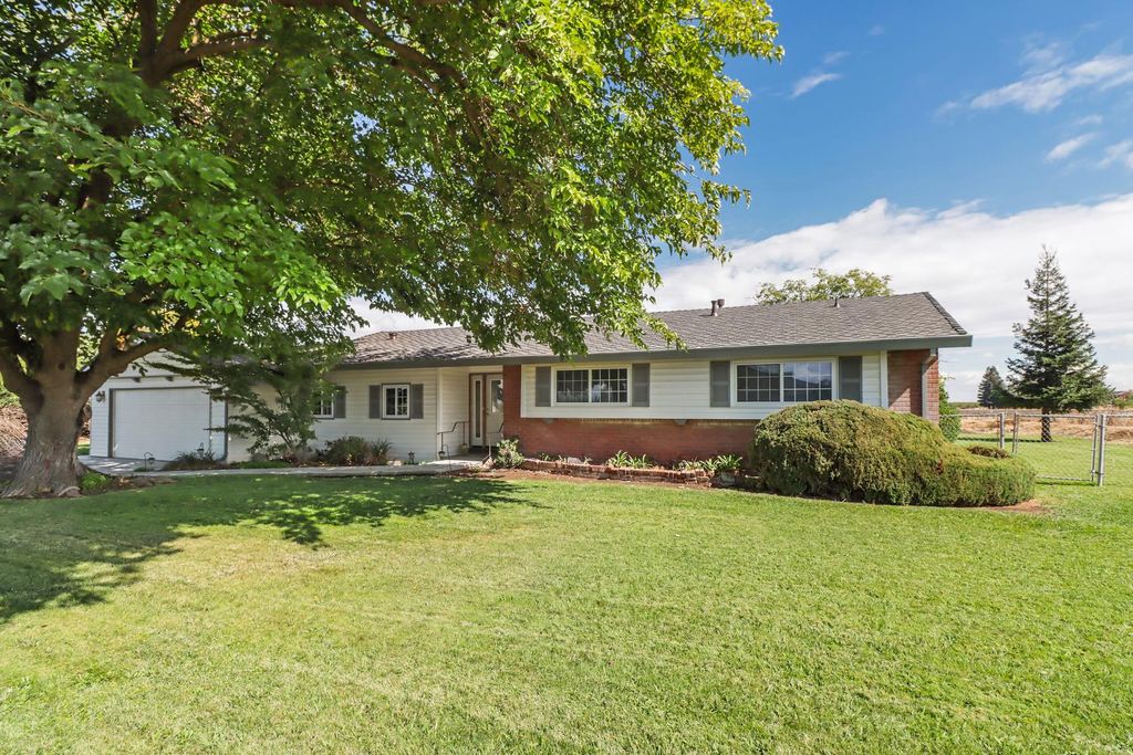 3366 Point Pleasant Rd, Elk Grove, CA 95757