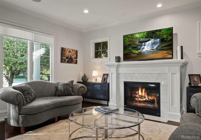 570 Pierce Street, Birmingham, MI 48009