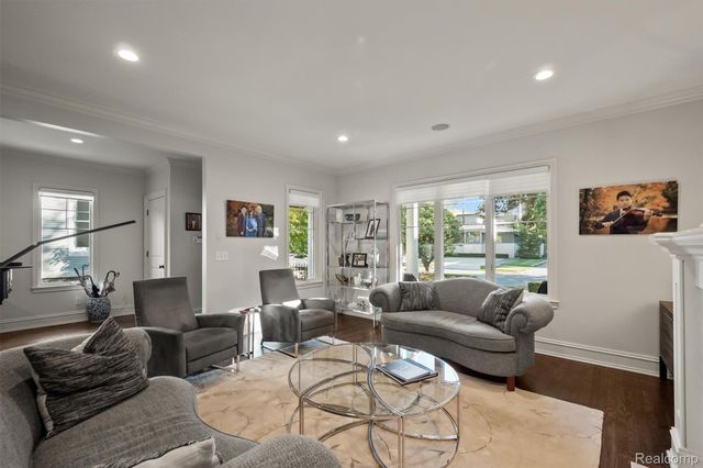 570 Pierce Street, Birmingham, MI 48009