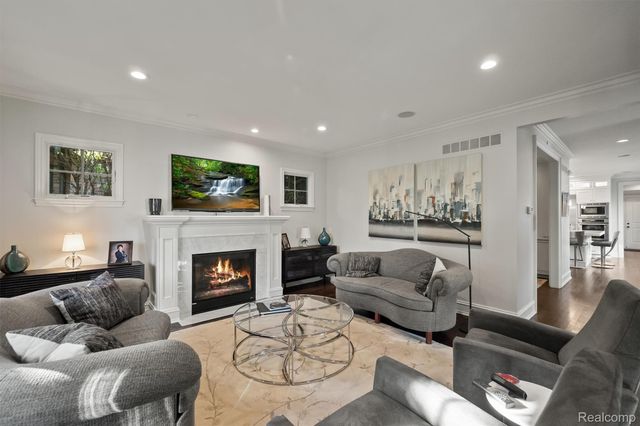 570 Pierce Street, Birmingham, MI 48009