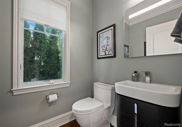 570 Pierce Street, Birmingham, MI 48009