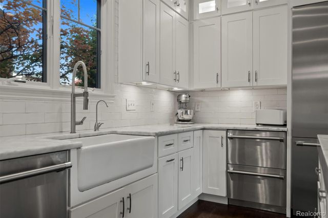 570 Pierce Street, Birmingham, MI 48009