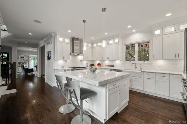 570 Pierce Street, Birmingham, MI 48009