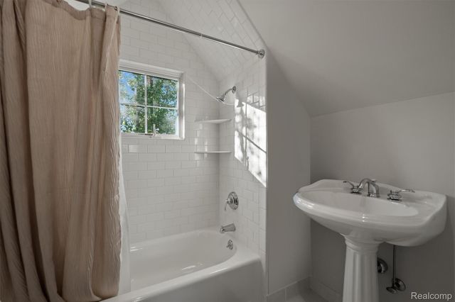 570 Pierce Street, Birmingham, MI 48009