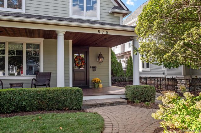 570 Pierce Street, Birmingham, MI 48009