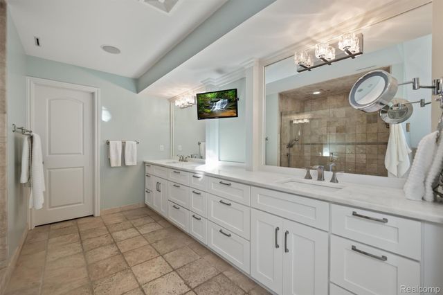 570 Pierce Street, Birmingham, MI 48009