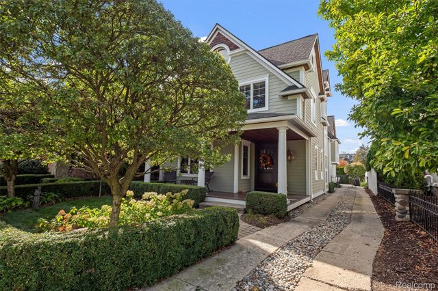 570 Pierce Street, Birmingham, MI 48009