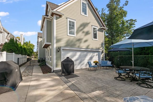 570 Pierce Street, Birmingham, MI 48009