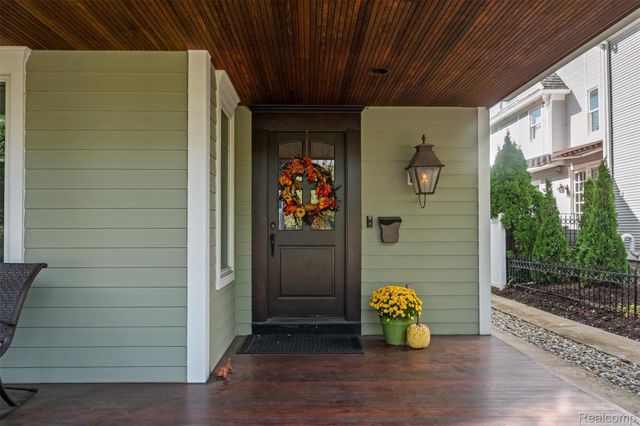 570 Pierce Street, Birmingham, MI 48009