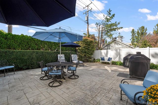 570 Pierce Street, Birmingham, MI 48009