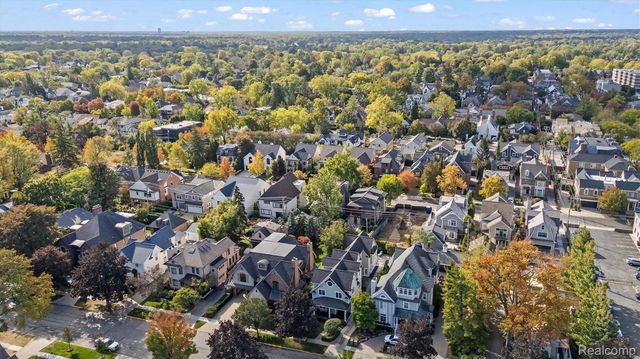 570 Pierce Street, Birmingham, MI 48009