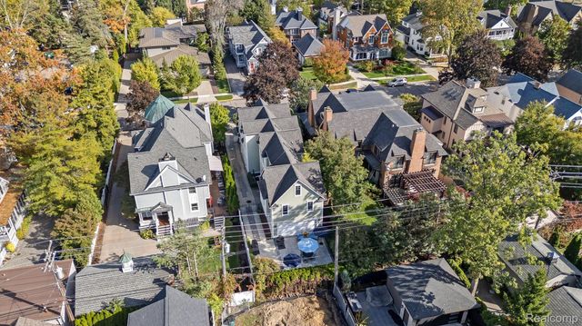 570 Pierce Street, Birmingham, MI 48009