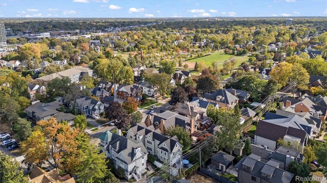 570 Pierce Street, Birmingham, MI 48009