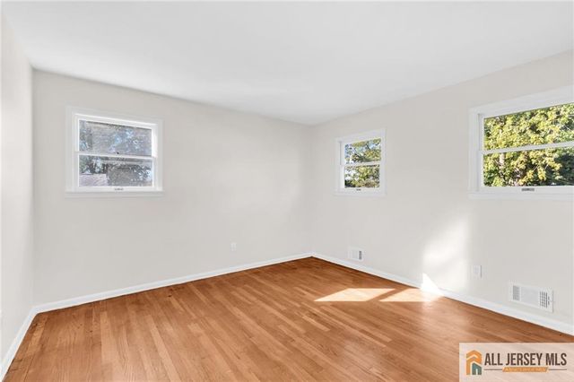 102 Avonridge Road, Raritan, NJ 08869