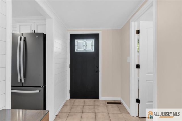 102 Avonridge Road, Raritan, NJ 08869