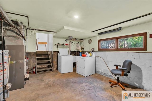 102 Avonridge Road, Raritan, NJ 08869