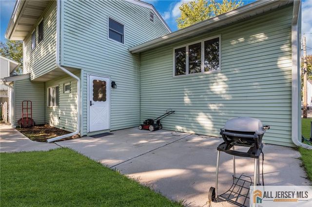 102 Avonridge Road, Raritan, NJ 08869