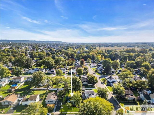 102 Avonridge Road, Raritan, NJ 08869