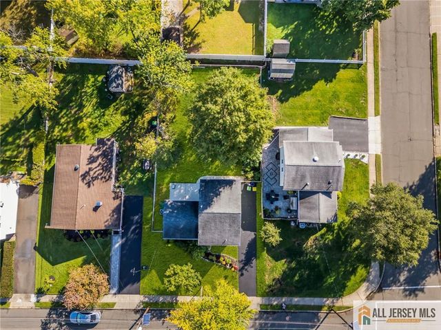 102 Avonridge Road, Raritan, NJ 08869