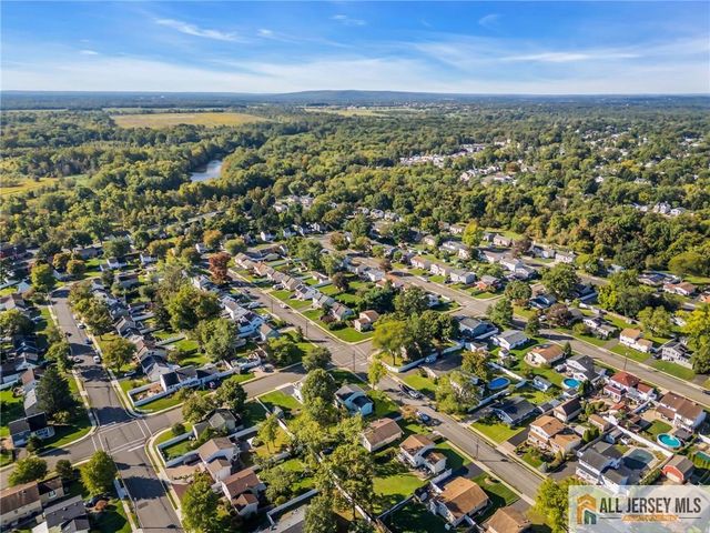102 Avonridge Road, Raritan, NJ 08869