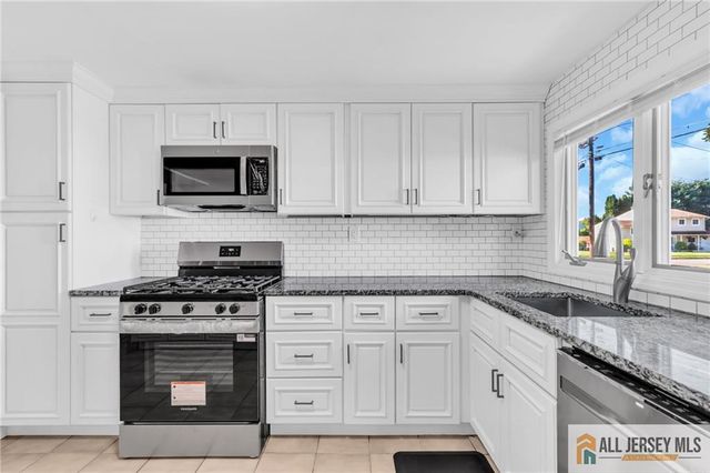 102 Avonridge Road, Raritan, NJ 08869