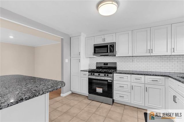 102 Avonridge Road, Raritan, NJ 08869