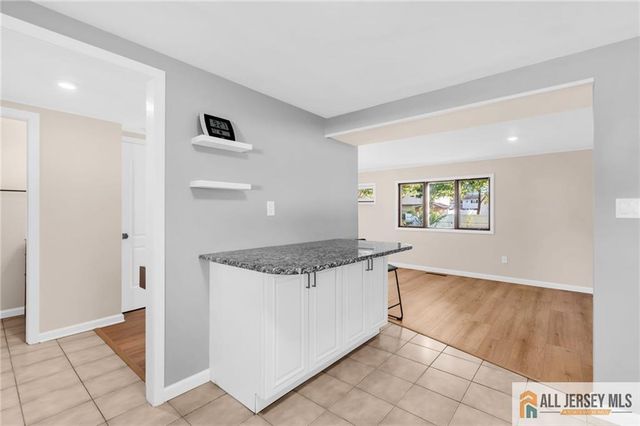 102 Avonridge Road, Raritan, NJ 08869