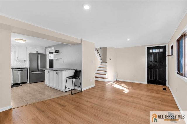 102 Avonridge Road, Raritan, NJ 08869