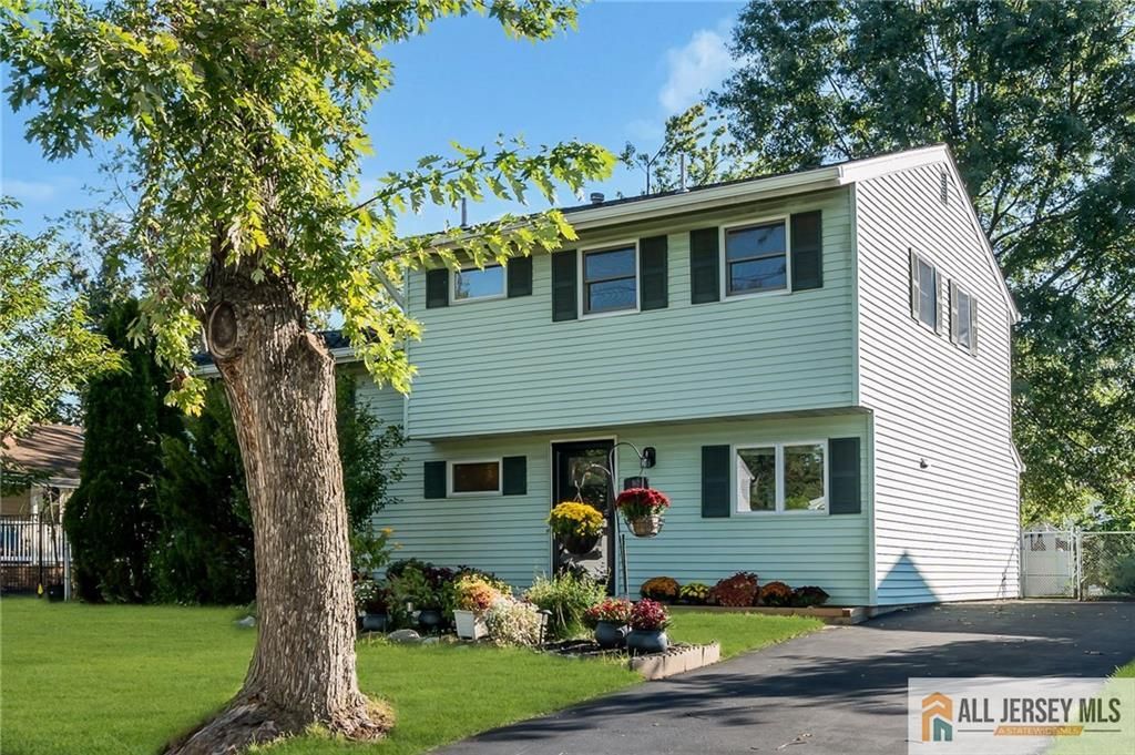 102 Avonridge Road, Raritan, NJ 08869