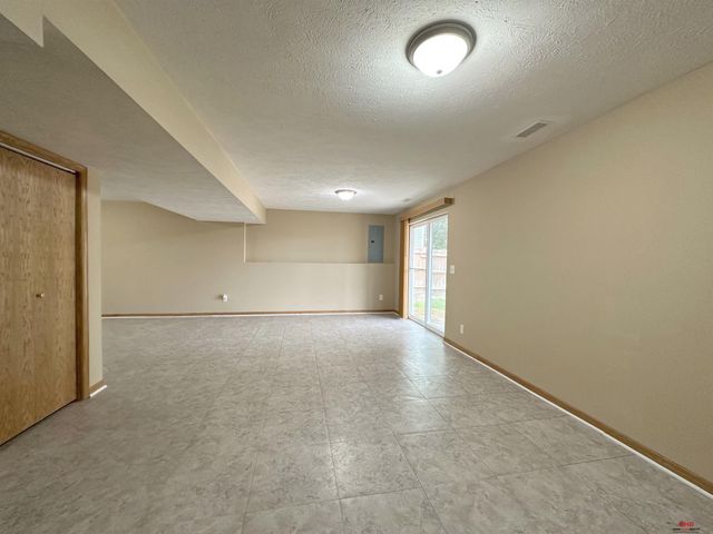 5242 N 9Th Circle, Lincoln, NE 68521