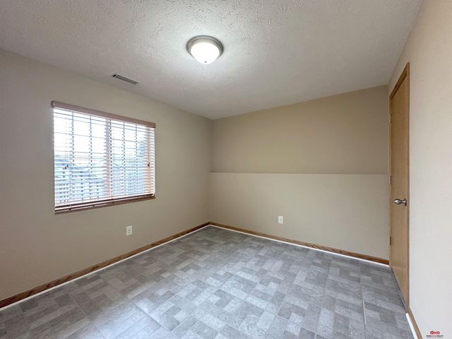5242 N 9Th Circle, Lincoln, NE 68521