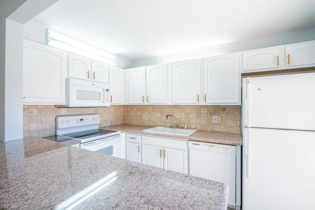 3290 Sandlewood LN # 3, Fort Myers, FL 33907