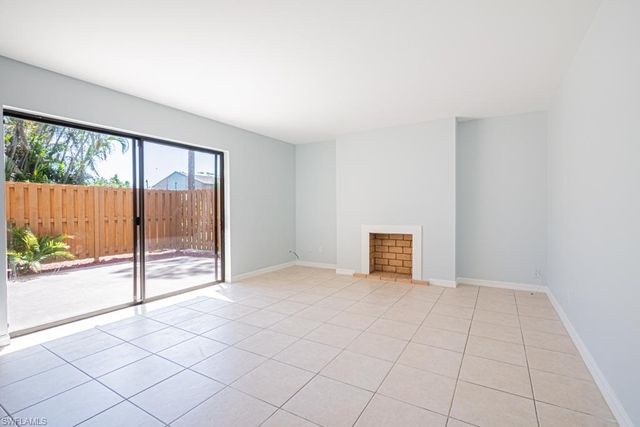 3290 Sandlewood LN # 3, Fort Myers, FL 33907