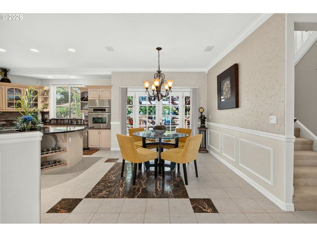 3555 VISTA RIDGE Dr, West Linn, OR 97068