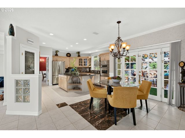3555 VISTA RIDGE Dr, West Linn, OR 97068