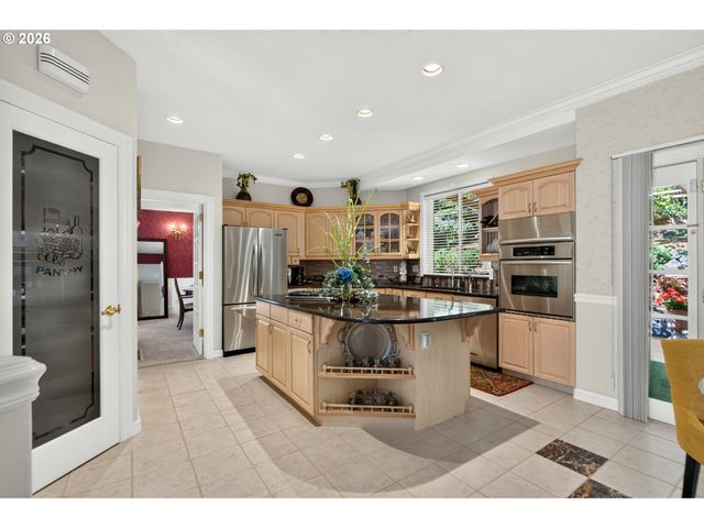 3555 VISTA RIDGE Dr, West Linn, OR 97068