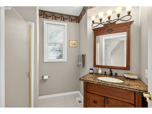 3555 VISTA RIDGE Dr, West Linn, OR 97068