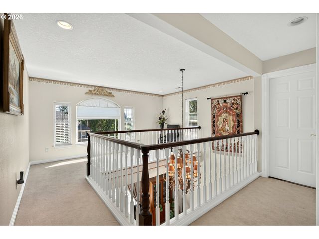 3555 VISTA RIDGE Dr, West Linn, OR 97068