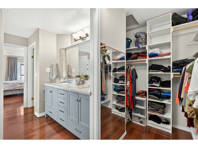 3555 VISTA RIDGE Dr, West Linn, OR 97068