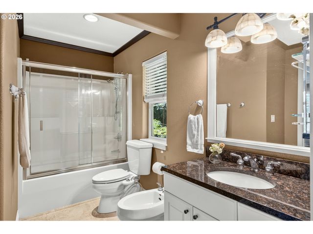 3555 VISTA RIDGE Dr, West Linn, OR 97068
