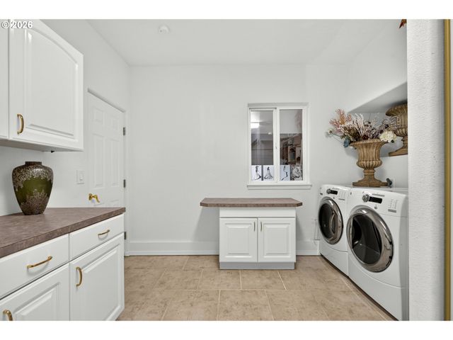 3555 VISTA RIDGE Dr, West Linn, OR 97068