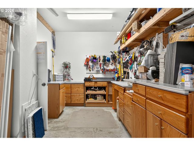 3555 VISTA RIDGE Dr, West Linn, OR 97068