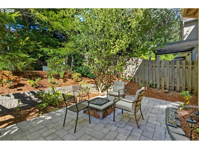 3555 VISTA RIDGE Dr, West Linn, OR 97068