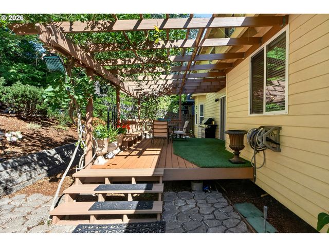 3555 VISTA RIDGE Dr, West Linn, OR 97068
