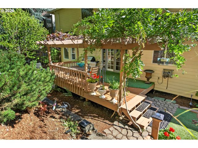 3555 VISTA RIDGE Dr, West Linn, OR 97068