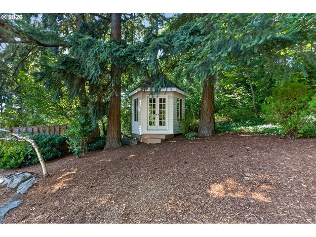 3555 VISTA RIDGE Dr, West Linn, OR 97068