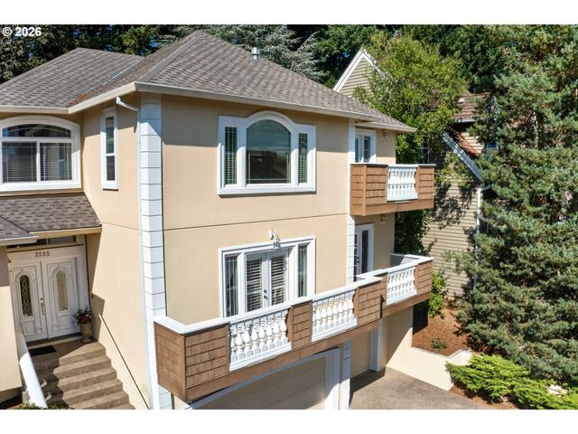 3555 VISTA RIDGE Dr, West Linn, OR 97068