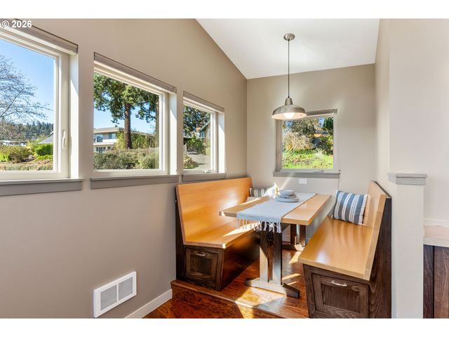 591 Ne GRANDVIEW Blvd, White Salmon, WA 98672