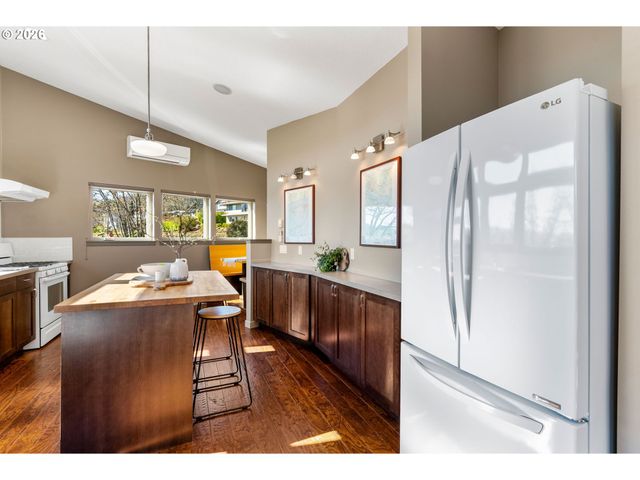 591 Ne GRANDVIEW Blvd, White Salmon, WA 98672